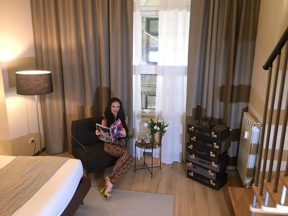 Intomilan Galleria Duomo I Boutique & Design Aparthotel 2*, Milan